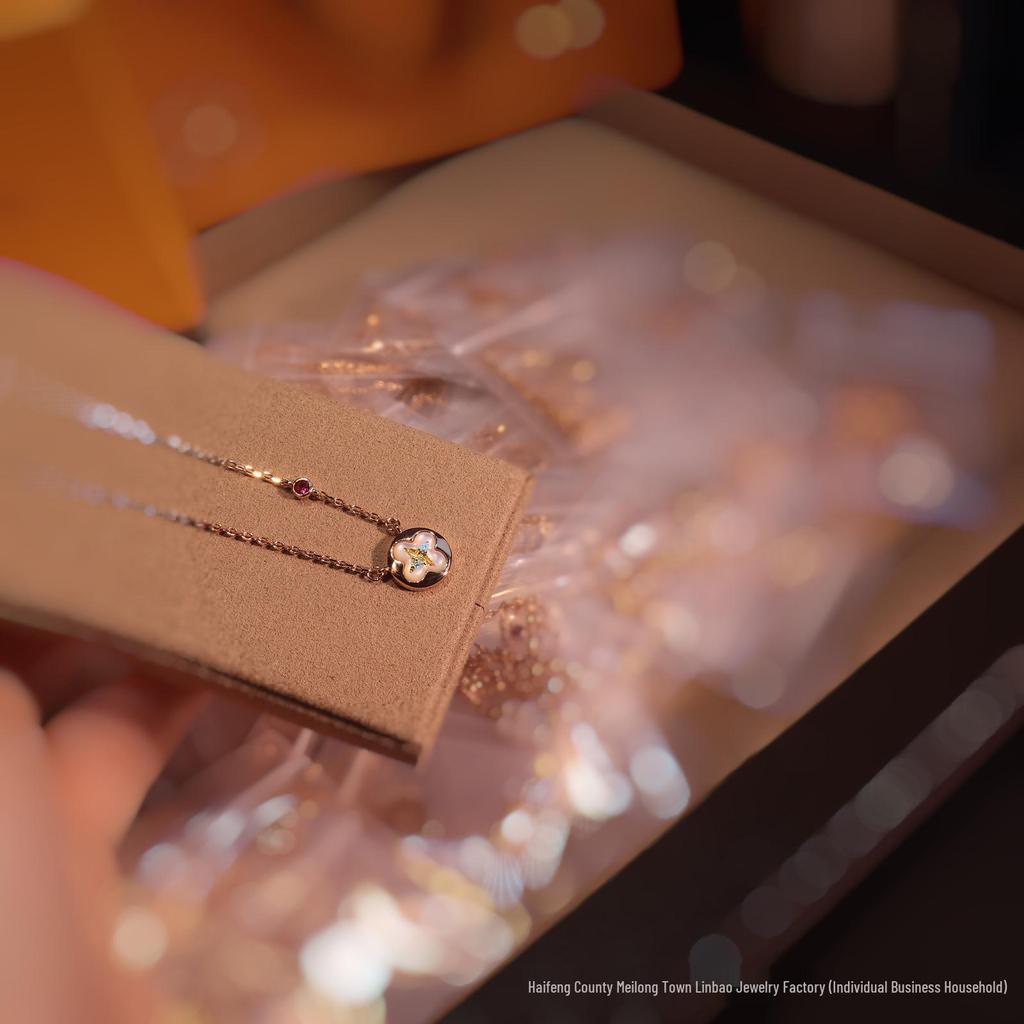 Elegant Rose Gold Four-Leaf Clover Donkey Necklace for Women