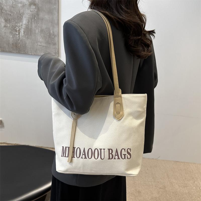 College Student Commuter Bag for Classes for Women Fashion Large Capacity Tote Bag New Fashionable Leisure Lightweight Shoulder Bag