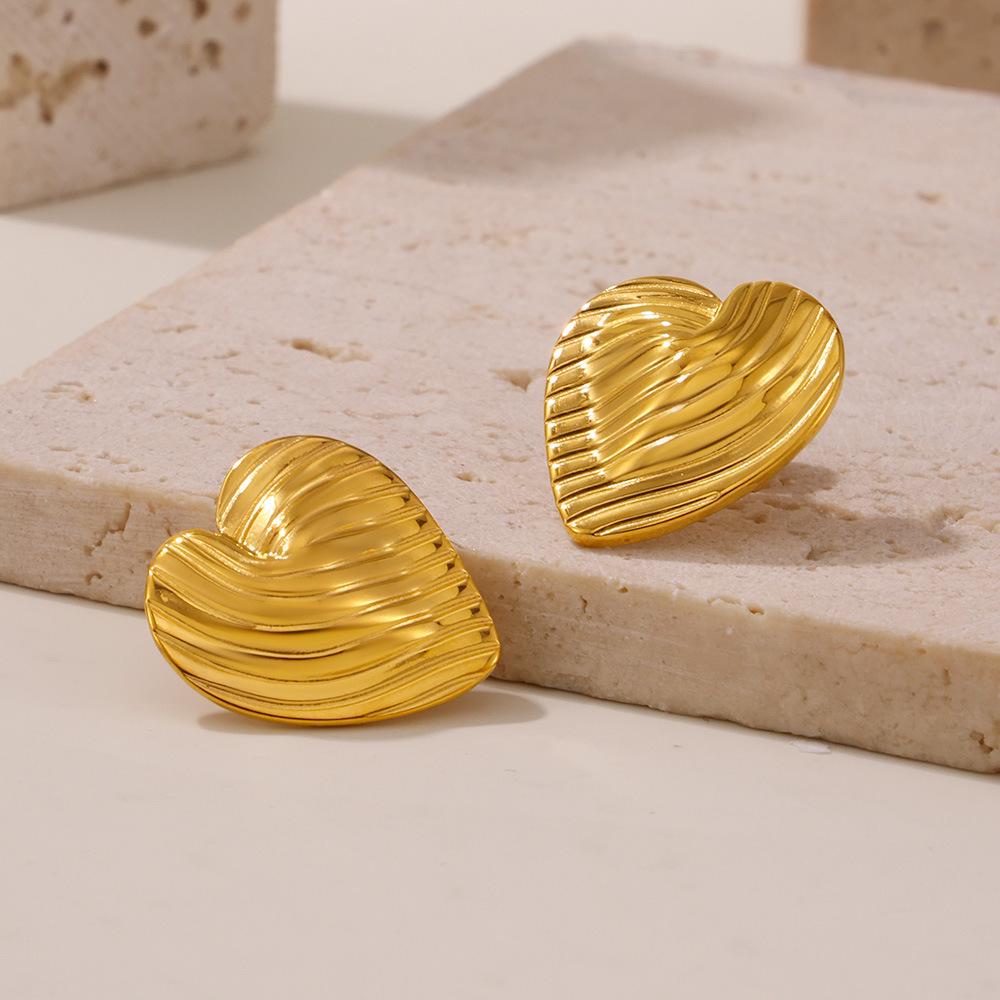 Qiong Yao Sweet Heart Titanium Steel Earrings with Geometric Stripe Design, Gold-Plated Studs for Elegant Style
