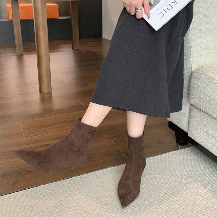 

Французские ретро замшевые кошки и ботинки женские короткие ботинки 2025 новые осенне-зимние темпераментные остроносые тонкий каблук тонкие ботинки ботильоны 40