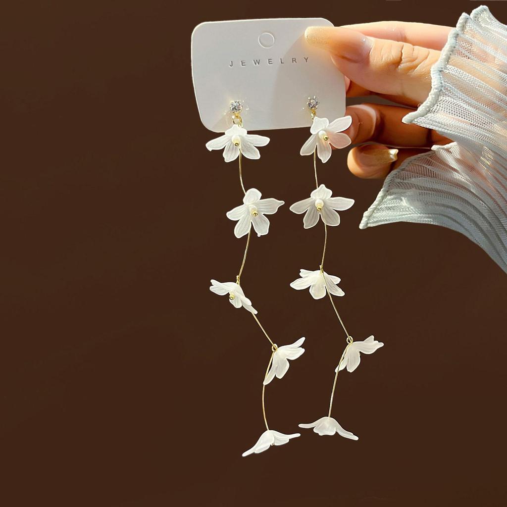 Zilveren Naald Koreaanse Witte Bloemblaadjes Schelp Oorbellen met Transparante Bloem en Parel Kwastje Stud