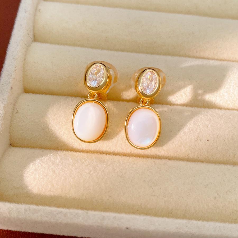 18k Gold-Plated Zircon  Mother-of-Pearl Ear Clip: No-Piercing, Versatile Earrings for Women, Luxurious High-End Jewelry
