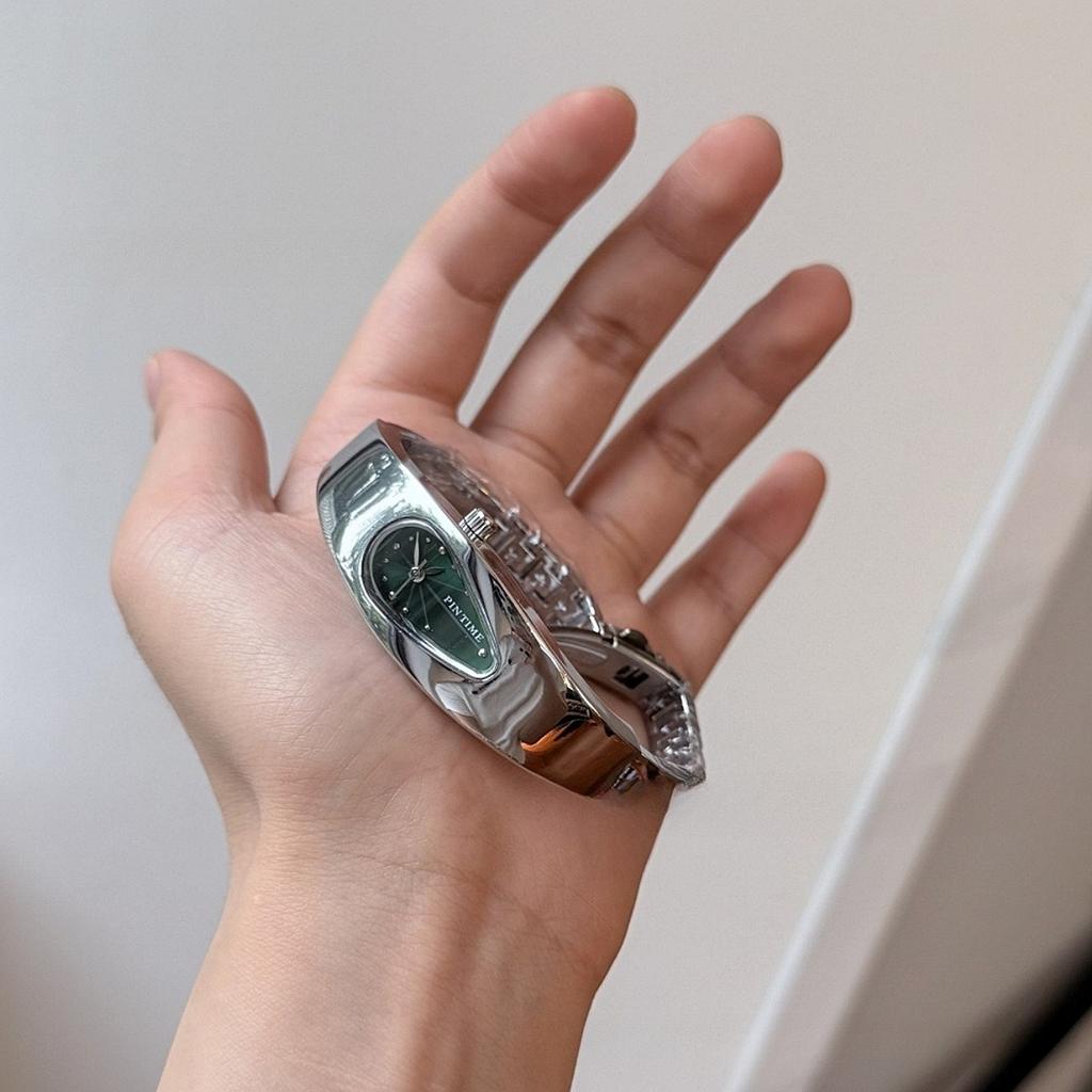 Millennium Style Alien Waterdrop Watch Retro Trend Niche Unisex Personalized Vintage Waterproof Bracelet Watch Fashion Versatile