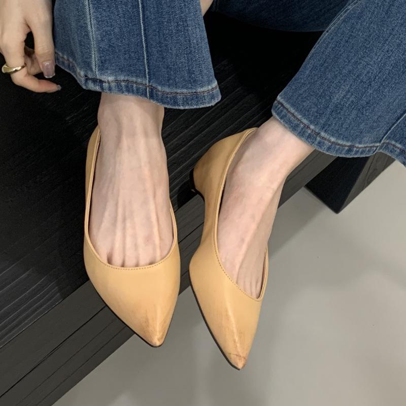 2025 new low light women's heel soft leather grandma shoes temperament mouth new pointed fairy spring low heel single shoes woman