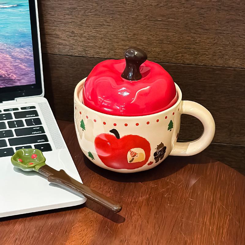 

Милая мультяшная керамическая кружка в виде яблока с крышкой и ложкой, креативная, для кофе, молока, офисная, для воды, для дома 580ML