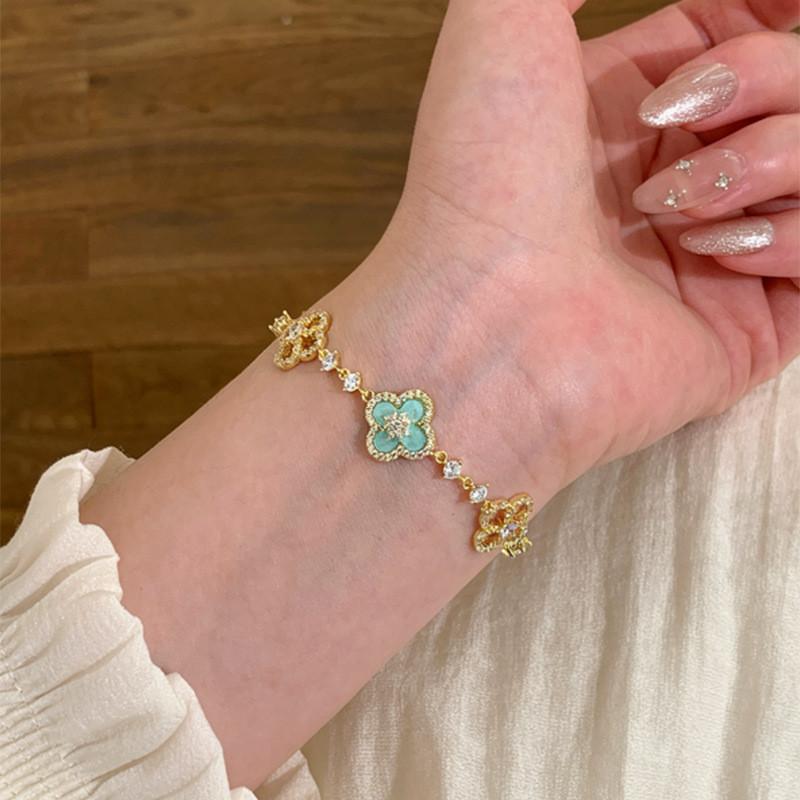 Light Luxury Clover Pendant Bracelet With Zircon Stones For Womens Fashion Gift