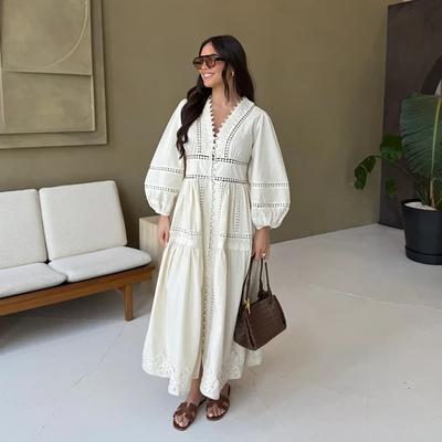 LYRIA Élégante Robe Longue en Dentelle Découpée pour Femmes Solide Col en V Patchwork Manches Bouffantes Robes Moulantes Féminines Nouvelles Robes de Dame