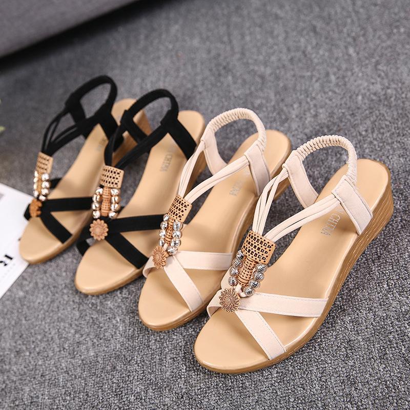 2025 neue Sandalen mit flacher Sohle Damen Sommer flache Absätze Perlen Boho-Sandalen Zehenfrei Süße Studenten-Strandschuhe