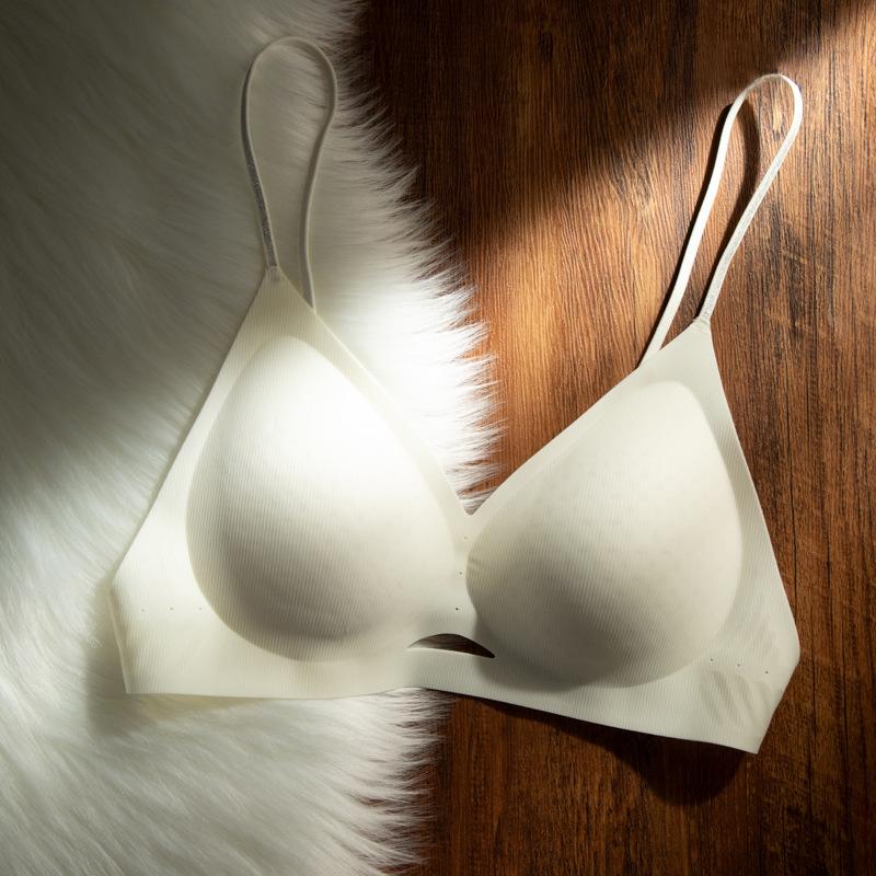 

Female Summer Thin New Style Breathable Thin Shoulder Belt Beautiful Back Small Chest Gather No Trace Underwear 32/70AB шампанского