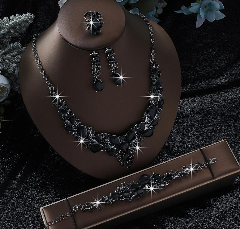 2026 Fashion Pearl Rhinestone Set Chain Women's Explosive Bridal Set Accessories Niche Temperament Clavicle Chain