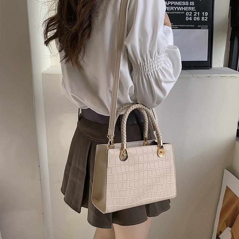 Small Square Bag Solid Color Simple Messenger Personality 2025 Popular New Fashion Casual Beautiful Small Bag Niche Design Bag