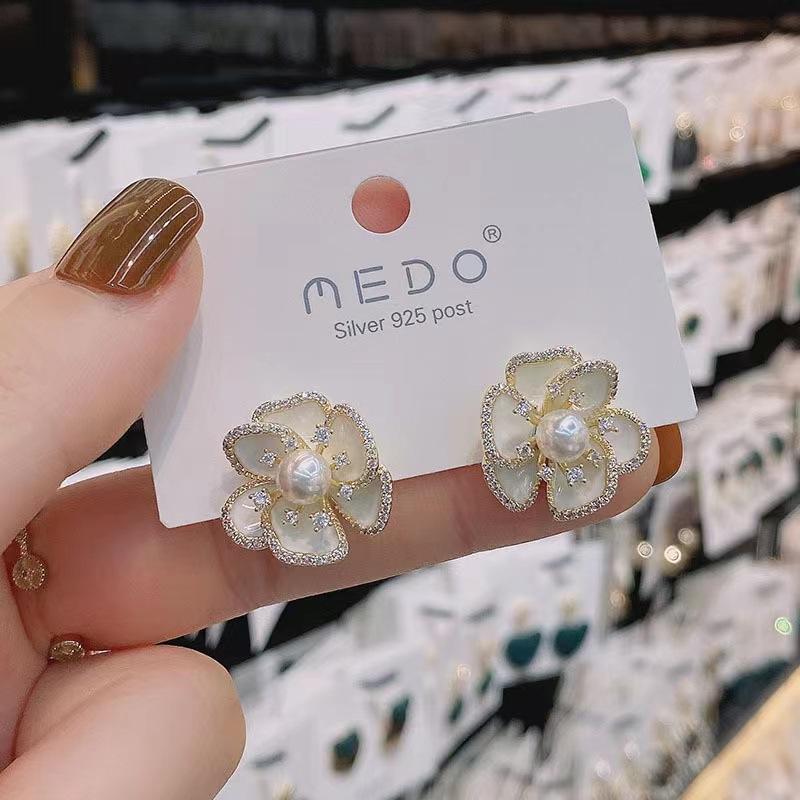 Fashion Geometric Bow Flower Pearl Earrings Women'S Premium Versatile Small Fragrant Wind Earrings