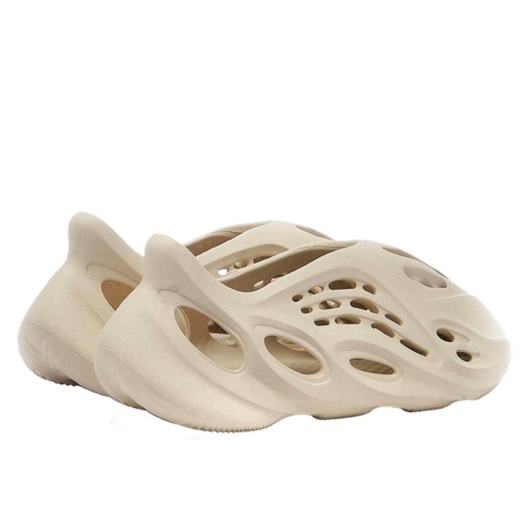 Yeezy Foam RNNR Sand