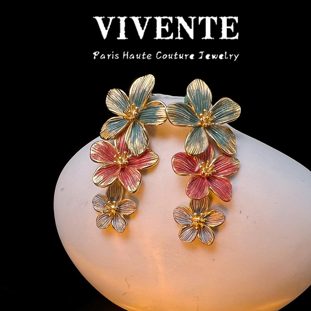 Elegante handbemalte Emaille-Ohrringe mit floralem chinesischem Design