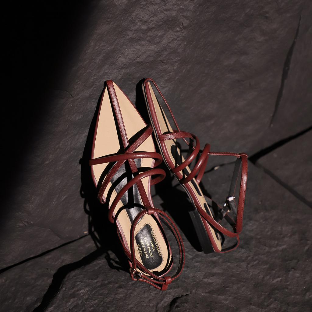 2025 summer new fashion versatile French temperament low heels pointed niche Internet celebrity vacation Roman sandals