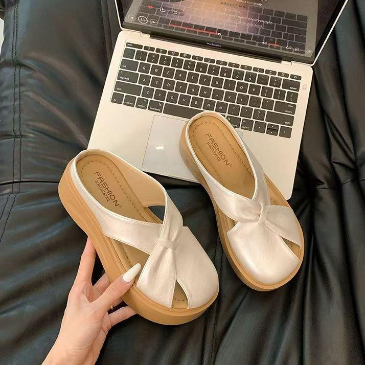 Thick-soled hollowed-out bag head half slippers, new small high-end cool slippers for summer wear and New Year's wear