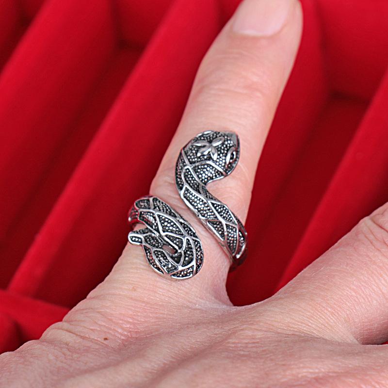 Korean Temperament Snake-shaped Women's Fashion Ins Open Trend Fashion Index Finger Ring