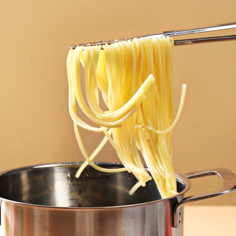One's Member Rohkost-Spaghetti mit Tomaten-Fleischsauce