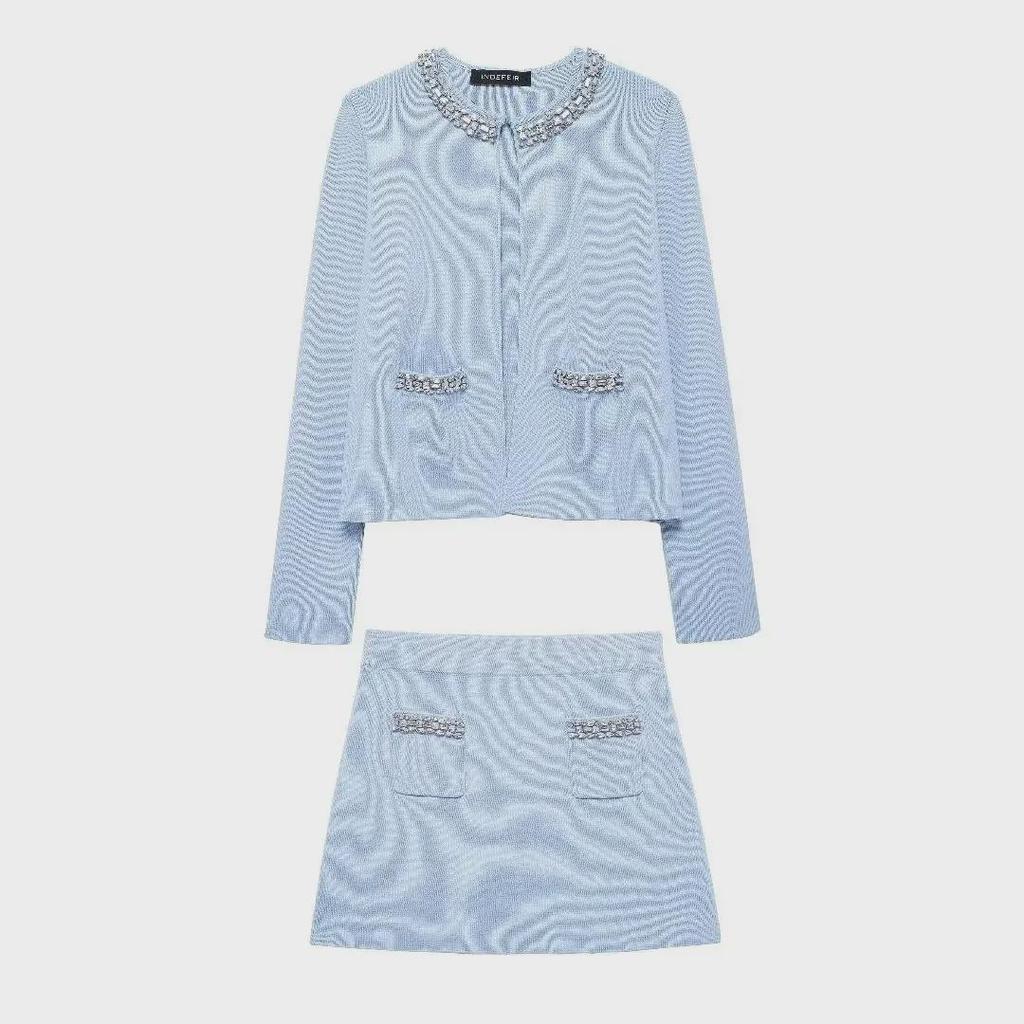 Früher Herbst Damen Strickjacke & Hüftrock mit Anzugschmuck