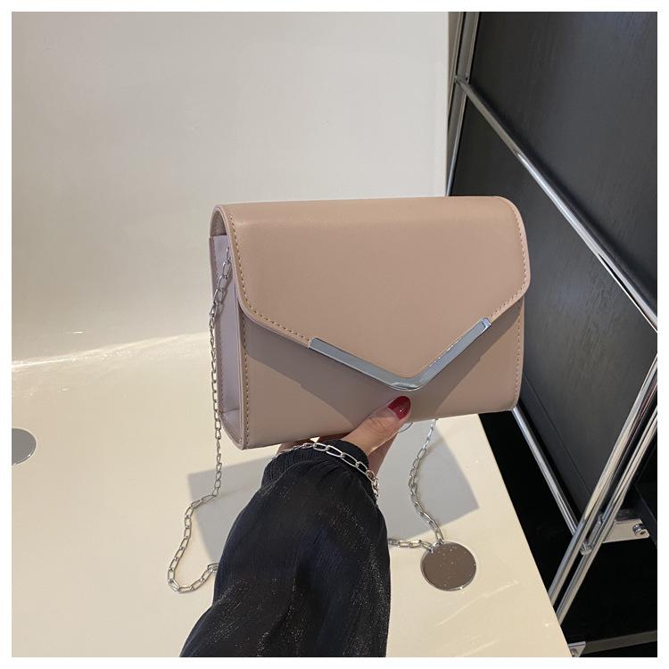 New 2025 Autumn and Winter New Retro Simple Fashion Casual Sense V-shaped Hardware Chain Single Shoulder Oblique Span Small Square Bag