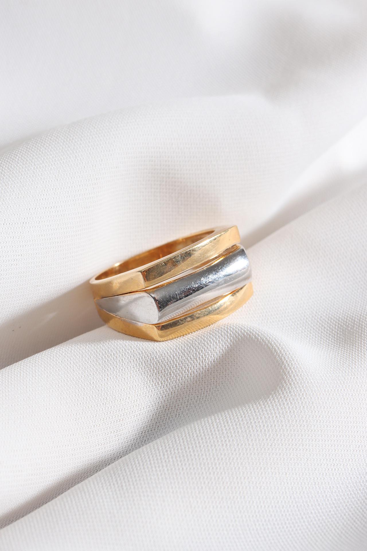 

Кольцо серебряно-золотого цвета