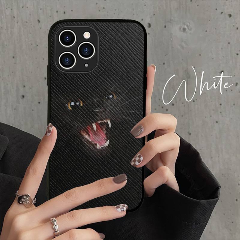 Schwarze Katze Starrendes Auge Handyhülle Hartlederhülle für iPhone 11 12 13 Mini Pro Max 8 7 Plus SE 2020 X XR XS Coque