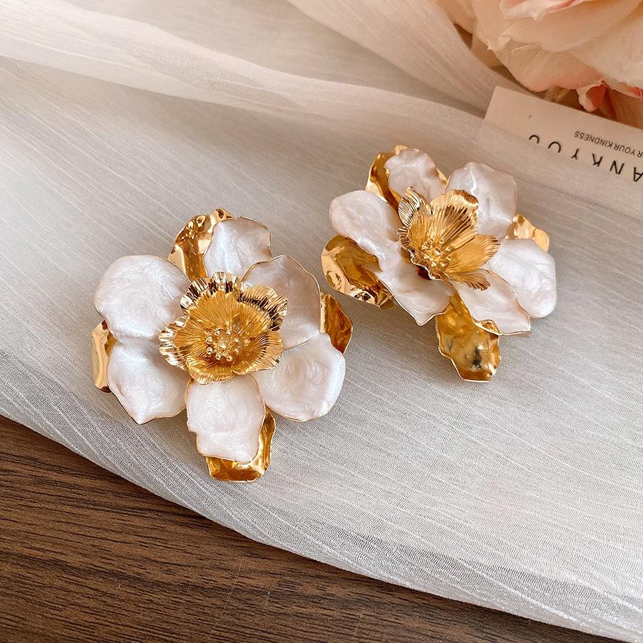Steel Needle Metal Oil Drip Flower Earrings Retro Court Style Temperament Earrings Light Luxury Advanced Sense Fashion Exquisite Earrings