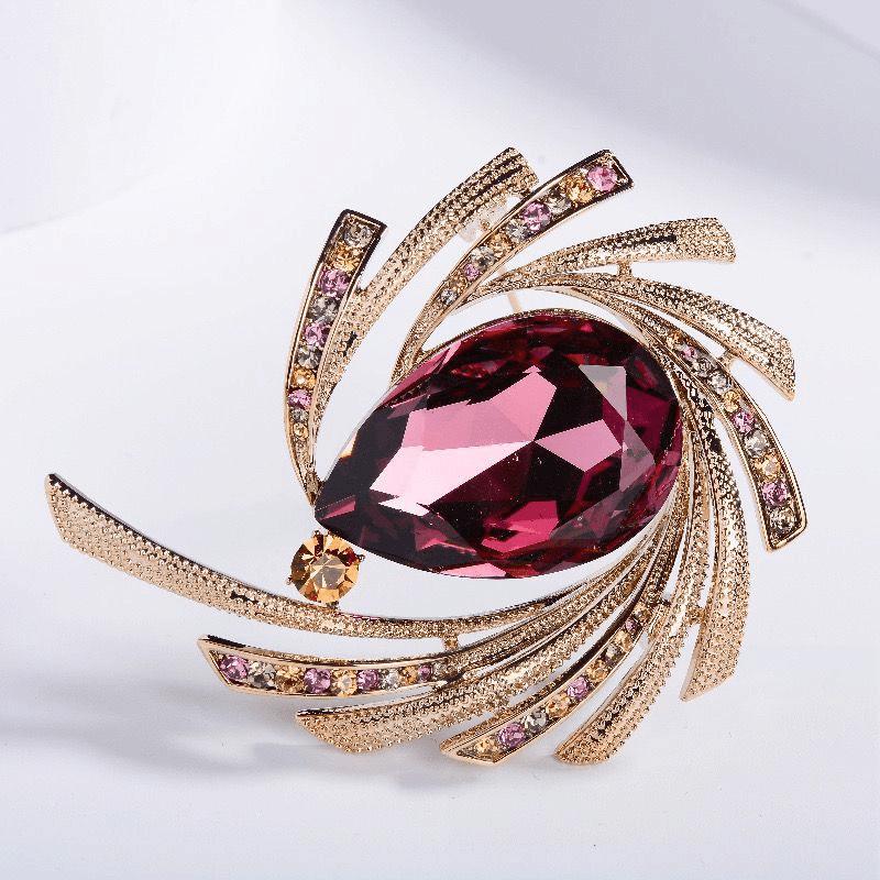 Green and Red Rotating Crystal Chest Flower Light Luxury Versatile Brooch