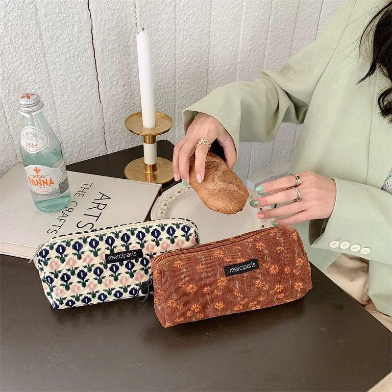 Estojo de lápis de flor pequena fofa estilo japonês, caixa de lápis de lona de veludo cotelê, bolsa de armazenamento de lápis de grande capacidade, estojo de lápis para estudantes do sexo feminino