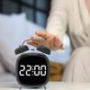 Liten digital vekkerklokke med LED-display Stor skjerm Snoozefunksjon Justerbar Batteridrevet Skrivebordsklokke