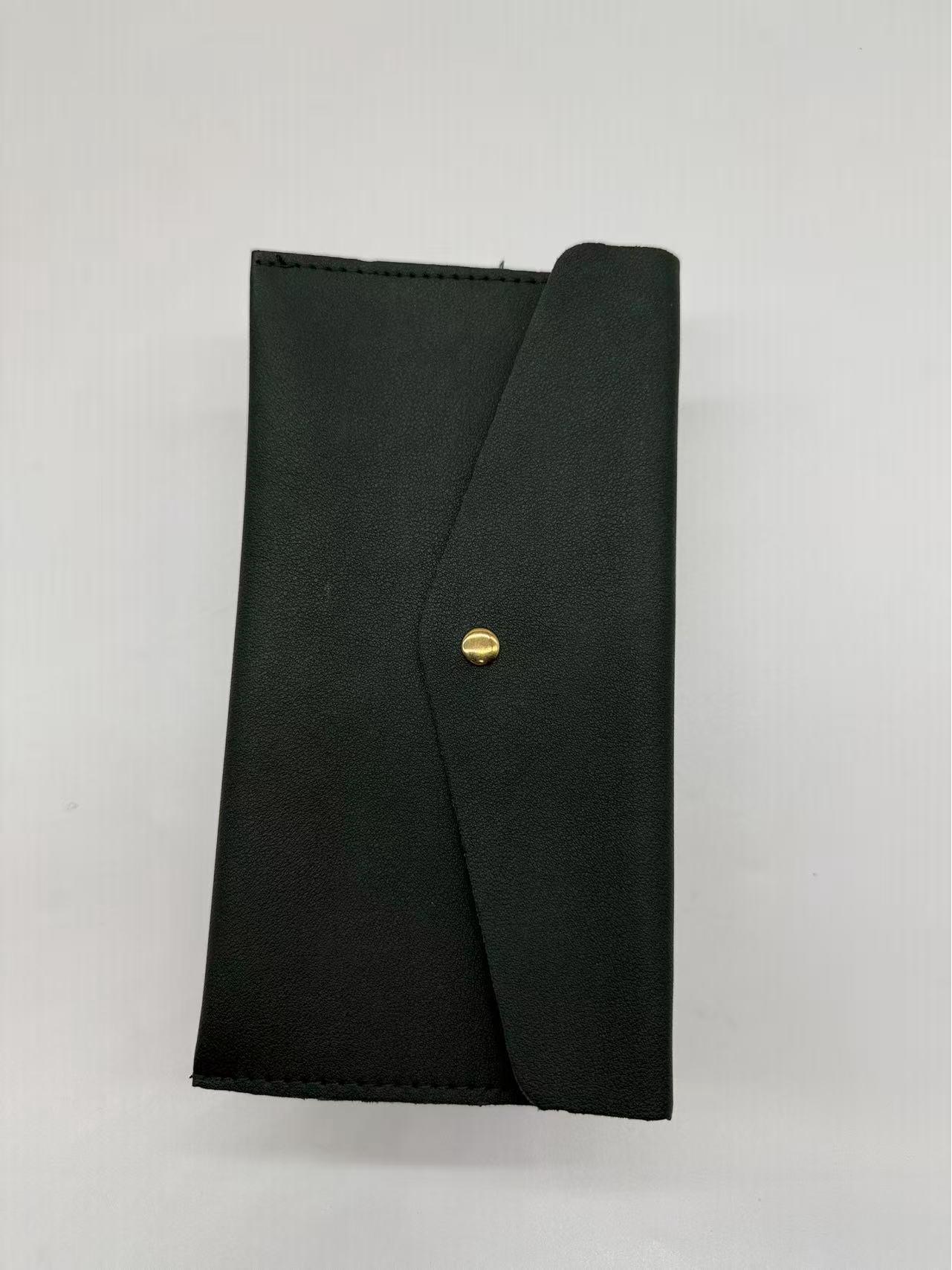 

14-Piece Green Cloud Makeup Brush Set: Soft Bristle Tools for Beginners - Includes Powder, Foundation, and Blush Brushes.