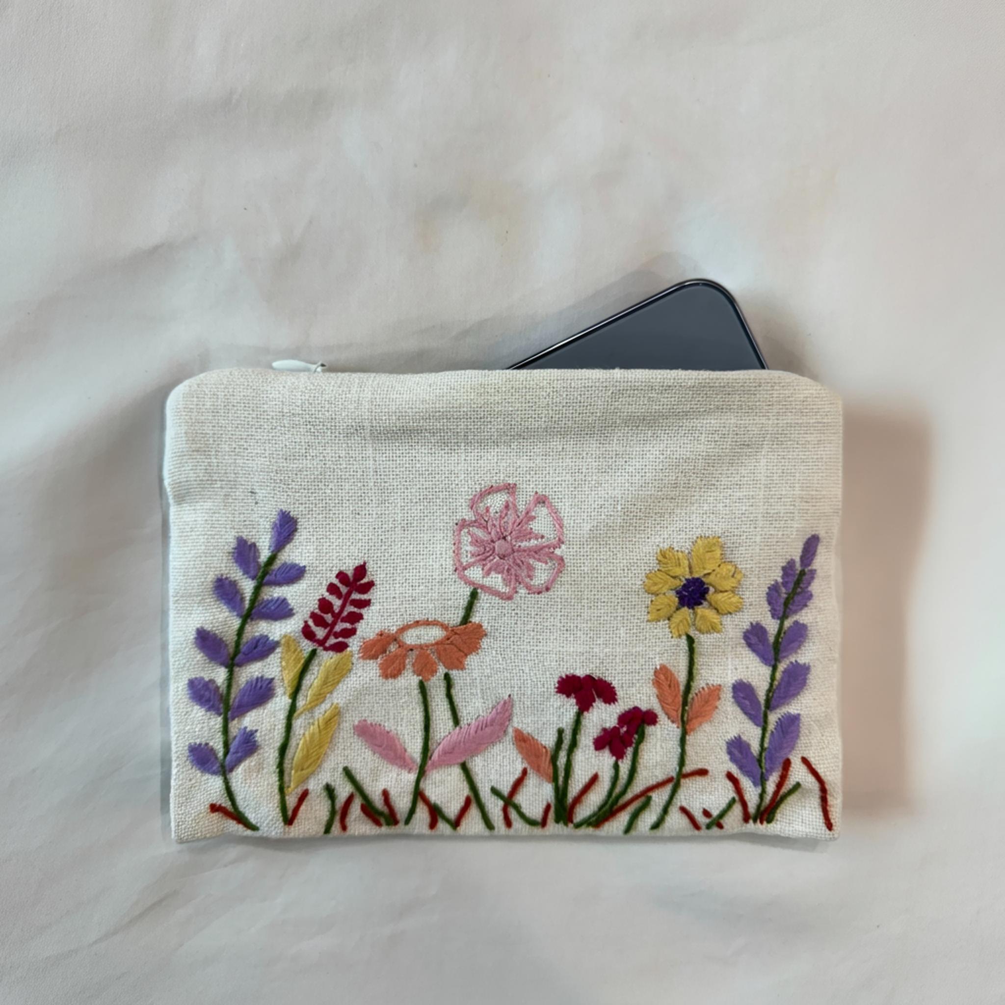 Дорожная косметичка  Цветущий букет  покинуть белый