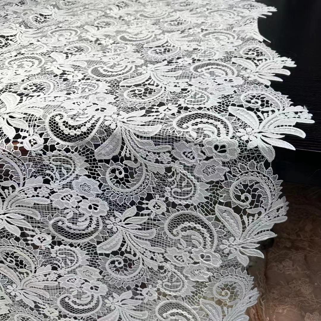 

Elegant 3D Water-Soluble Lace Qipao Fabric with Double-Sided Design белый