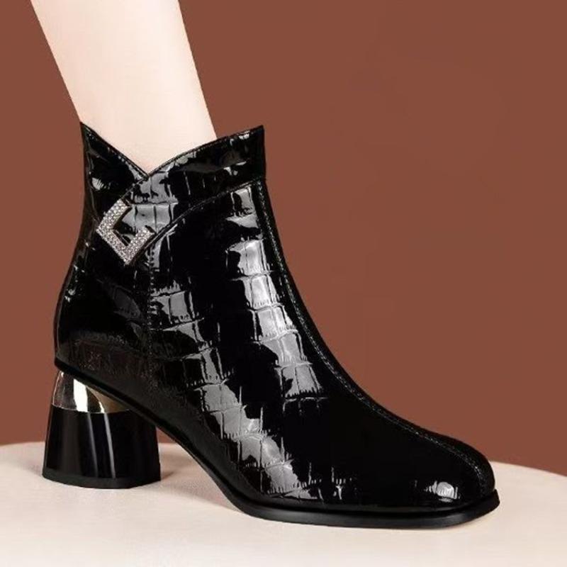 

2026 Autumn and Winter New Small Booties Casual Round Toe Patent Leather Vintage Women s Naked Boots 42 чорний