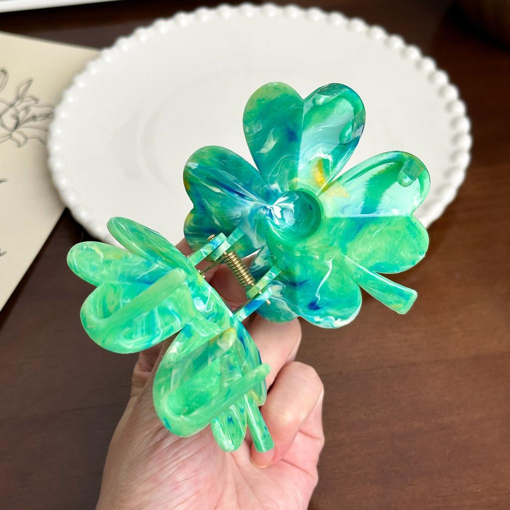 Stylish Gradient Color Four Leaf Clover Hair Clip Perfect For Fashionable Updos And Everyday Wear