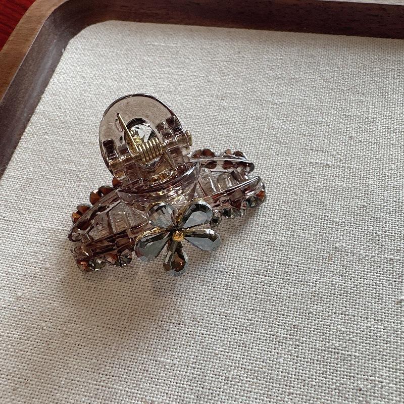 

Заколка для волос в виде блестящего кристалла-цветка для челки и коротких волос, корейский стиль с элегантным и изысканным видом, большая заколка в виде акулы