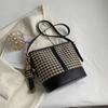 IELGY Ladies Messenger Bag Fashionable All-Match One-Shoulder Checked Bucket Bag