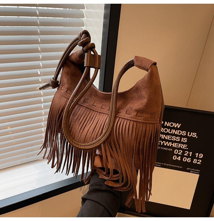 Tassel women's bag 2025 new leather velvet tassel women's shoulder bag fashion texture retro shoulder messenger simple bag