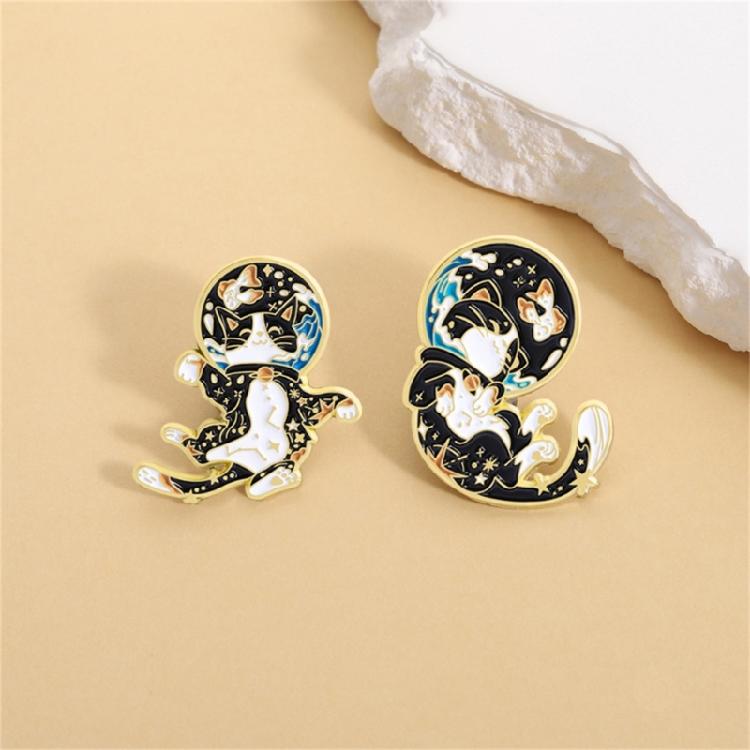 Tecknade katter i rymddräkt Brosch Legering Stjärnbilder Kragstift Smycke Gåva till Vän Familj Samlare