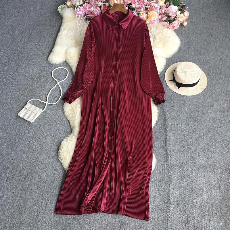 Letnia, jednokolorowa, luźna plisowana sukienka z klapami