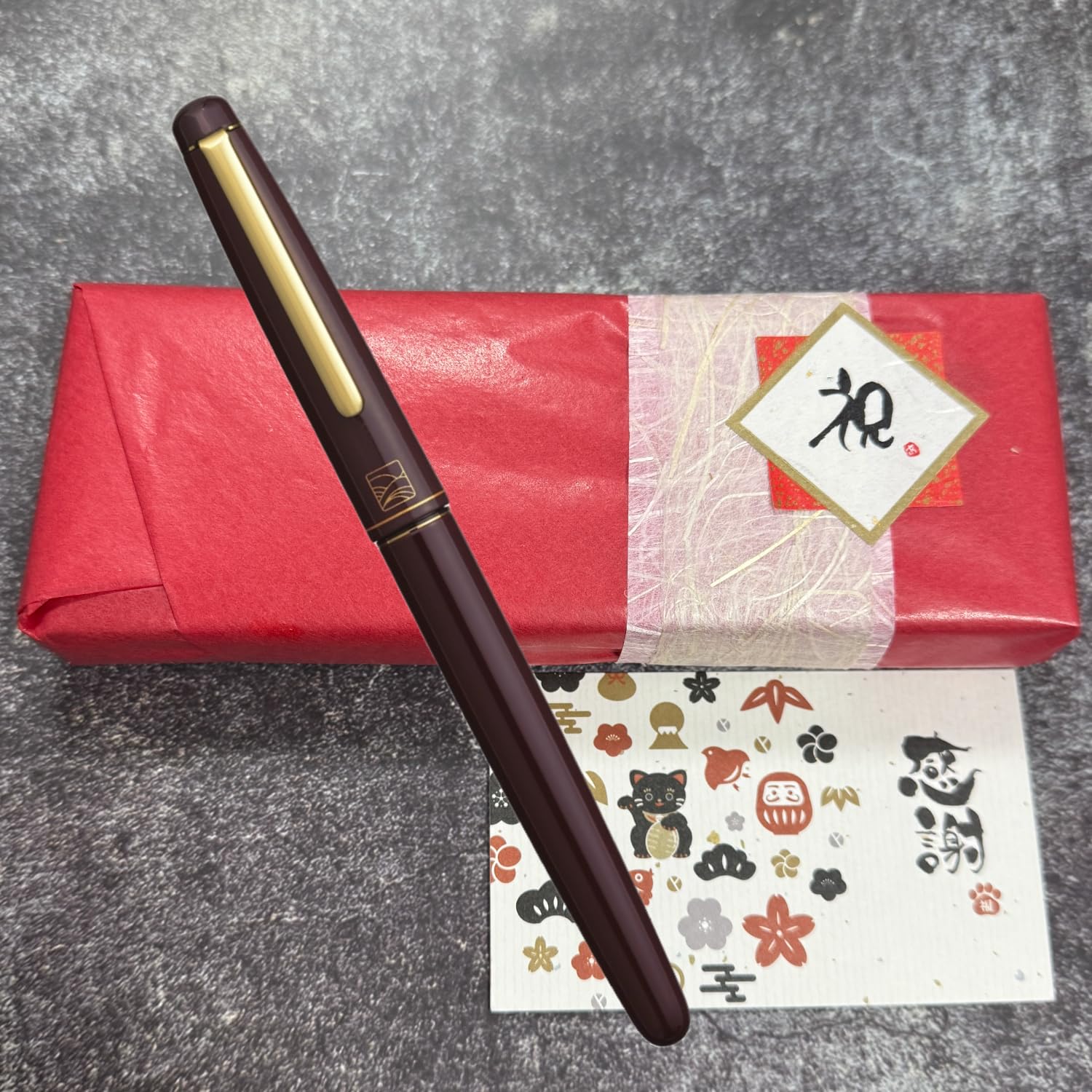 

Kuretake Fountain Brush Подарочное издание Красный Идеально для 60-летия Стильная подарочная карта Благодарность Празднование долголетия Выход на пенсию День рождения Стильный приз для мероприятия