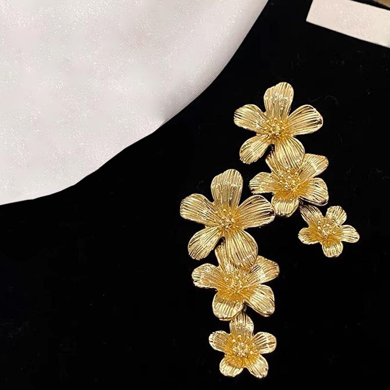 Atmospheric flower earrings niche design sense new earrings women's light luxury sense stud earrings advanced
