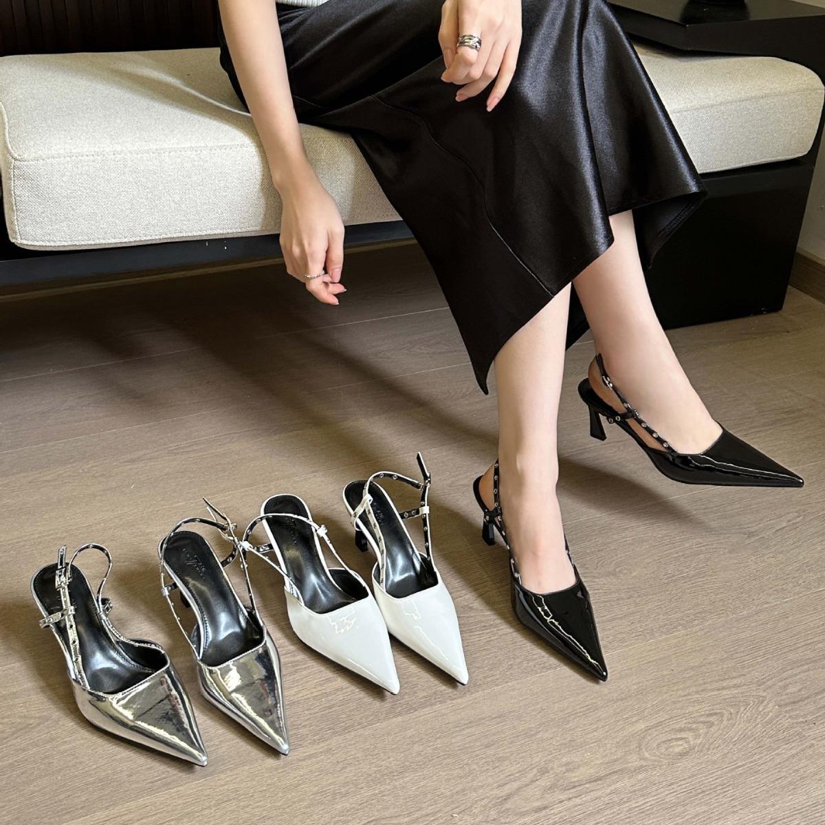

2024 новые модные туфли-лодочки из лакированной кожи с острым носком и заклепками, простые туфли-лодочки на тонком каблуке, женские босоножки на высоком каблуке ZL