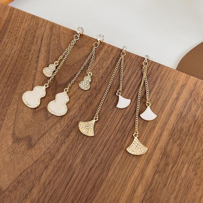 

Modern Chinese Tassel Diamond Gourd Stud Earrings with S925 Silver Needle