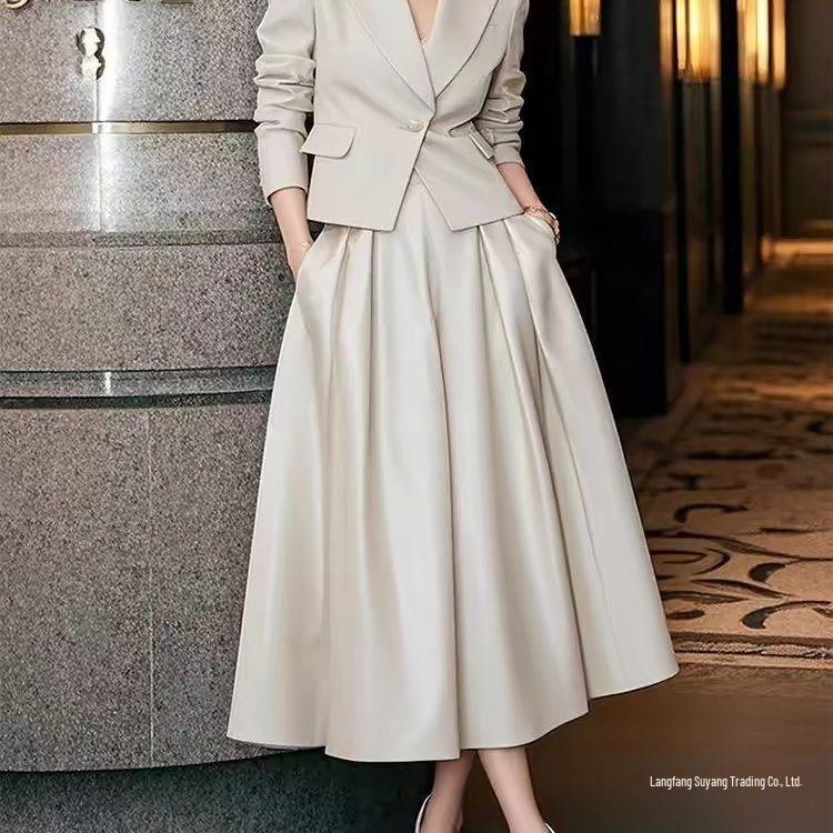 Moda Primavera 2025: Elegante Conjunto de Falda y Chaqueta para Mujer