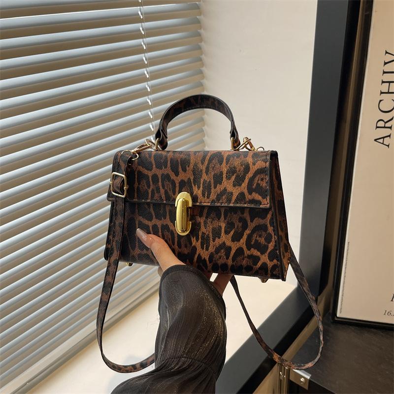 Leopardtryck ny modetextur crossbody-axelväska bärbar flicka liten fyrkantig retroväska stor kapacitet enfärgad