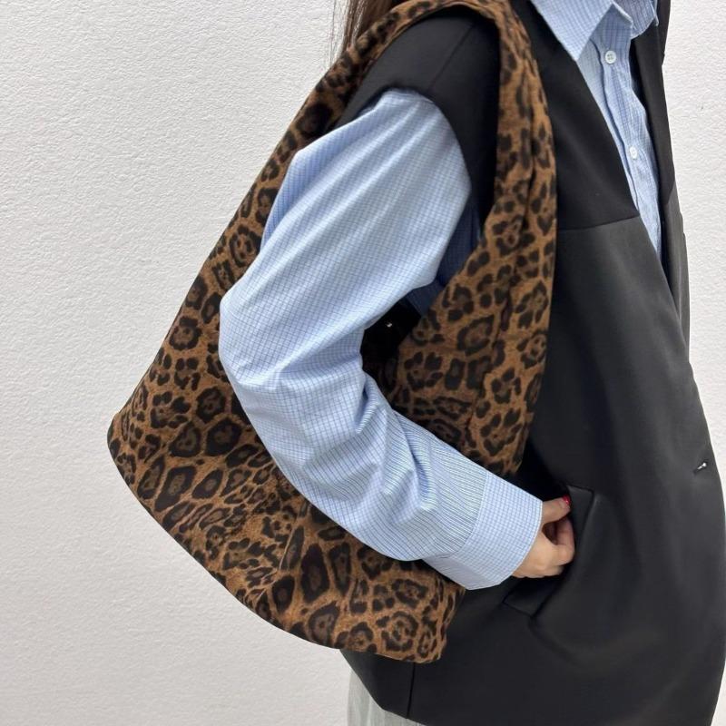 Simple solid color large-capacity tote bag women's new casual versatile commuter shoulder armpit bag