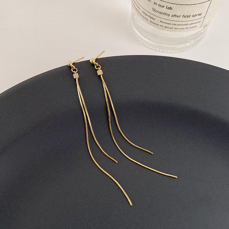 2025 Elegant Long Tassel High-End Stud Earrings