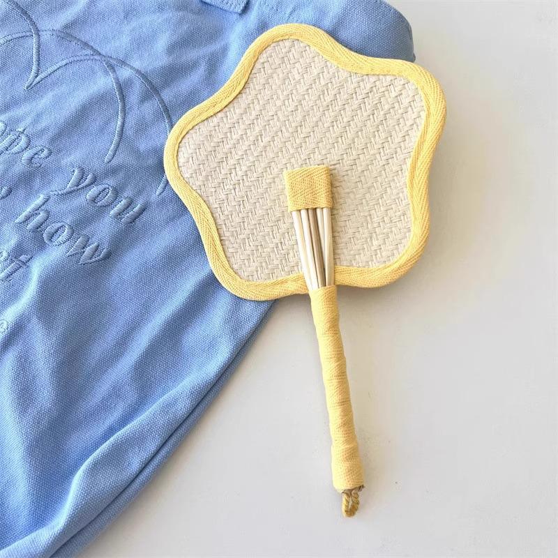 

Durable Hand-Woven Cattail Animal Fan: Cute Summer Portable Pendant