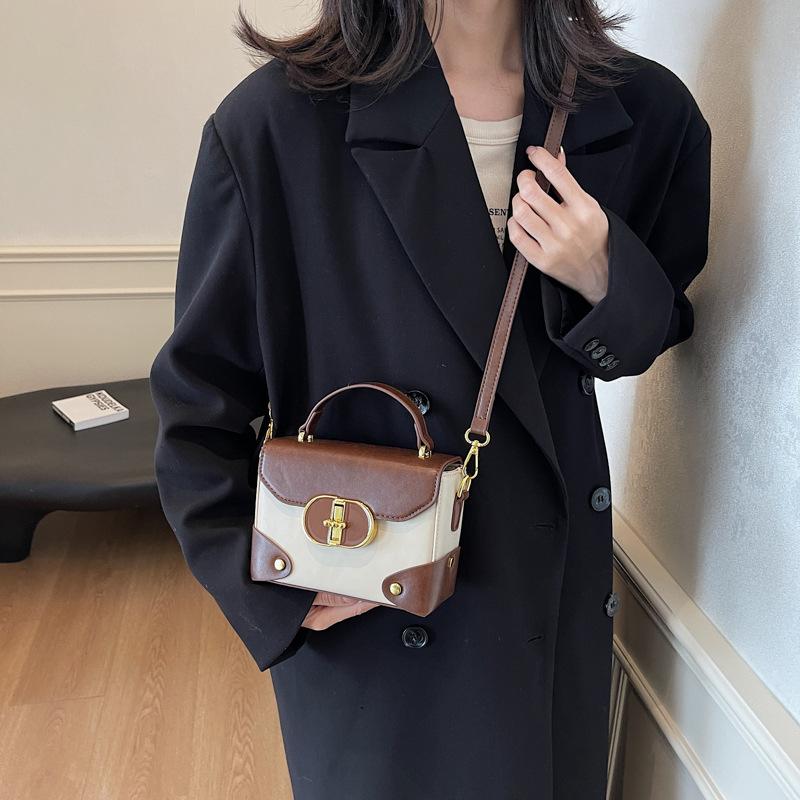 Niche Handbag Women's 2025 New Versatile Fashion Shoulder Handbag Internet Celebrity Messenger Small Square Bag